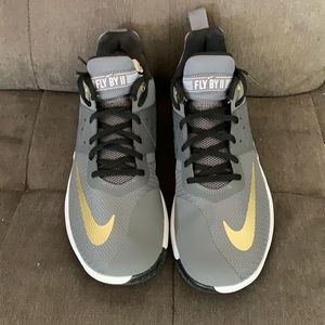 NIKE Fly By II sneakers size 10.5 Never Worn